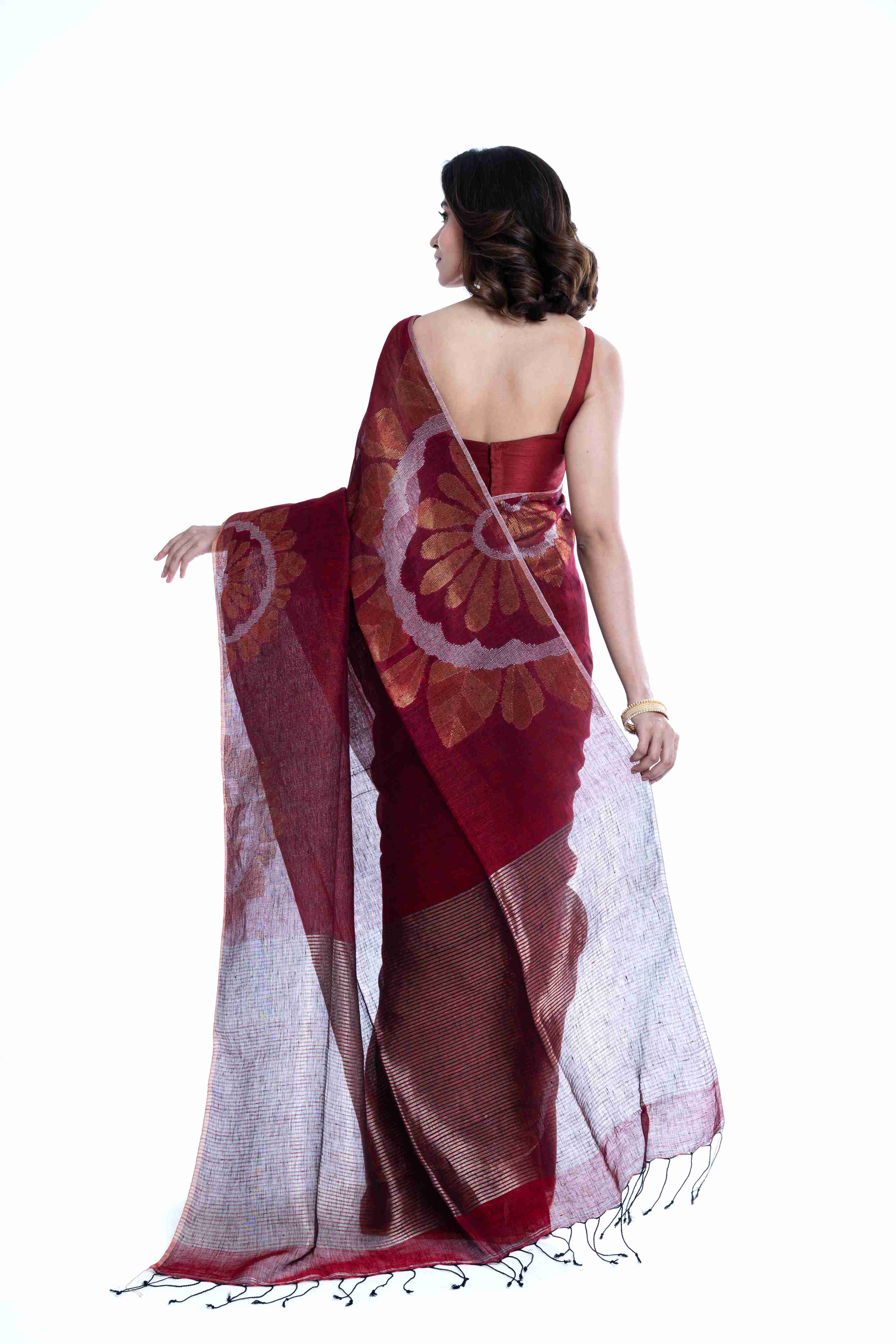 Linen Half Chakra Jamdani Saree (120 Count)