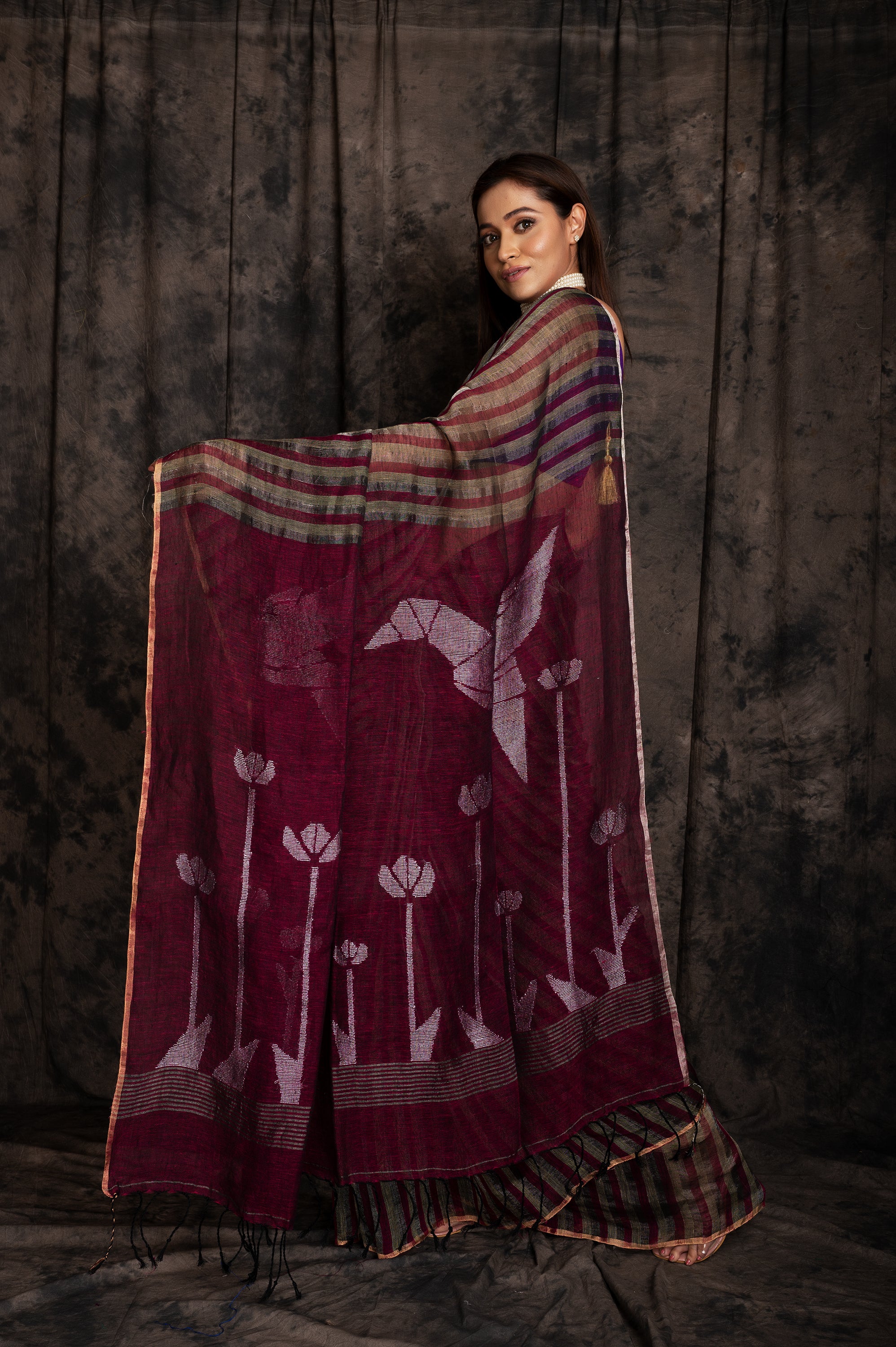 Linen Stripe Pallu Bird Jamdani In Magenta Colour