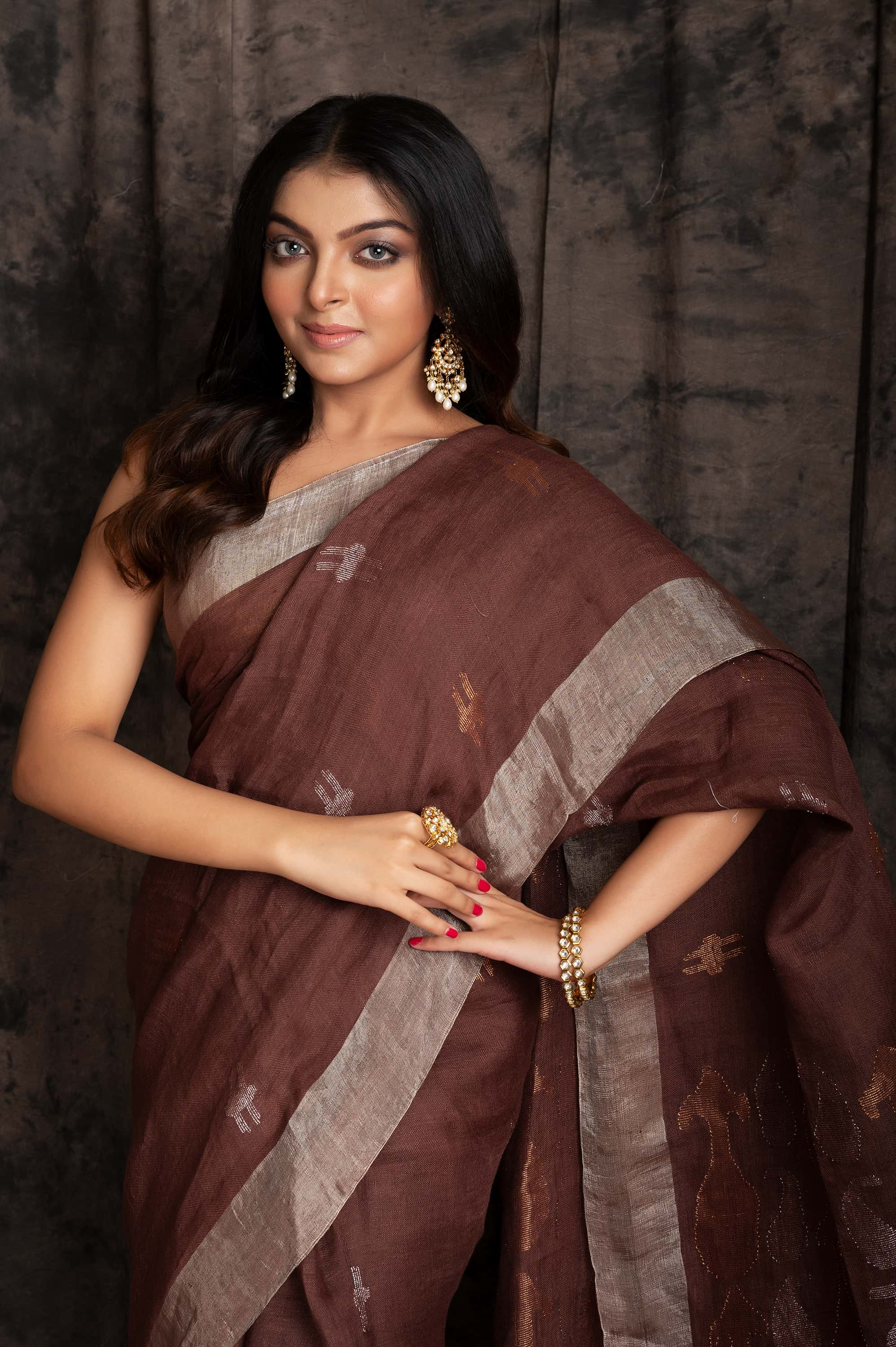 Linen Amm Kolka Jamdani In Brown Colour