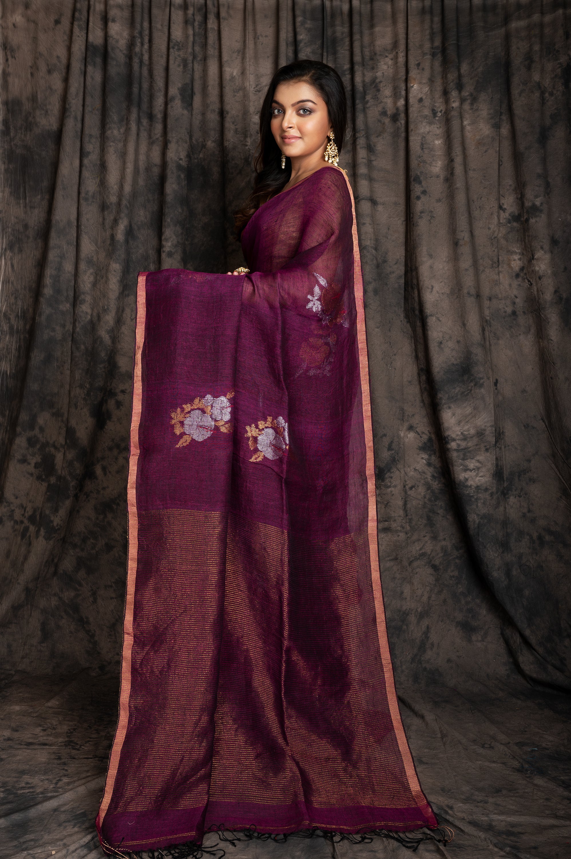 Linen  Sliver Zari Hibiscus Jamdani In Magenta Colour