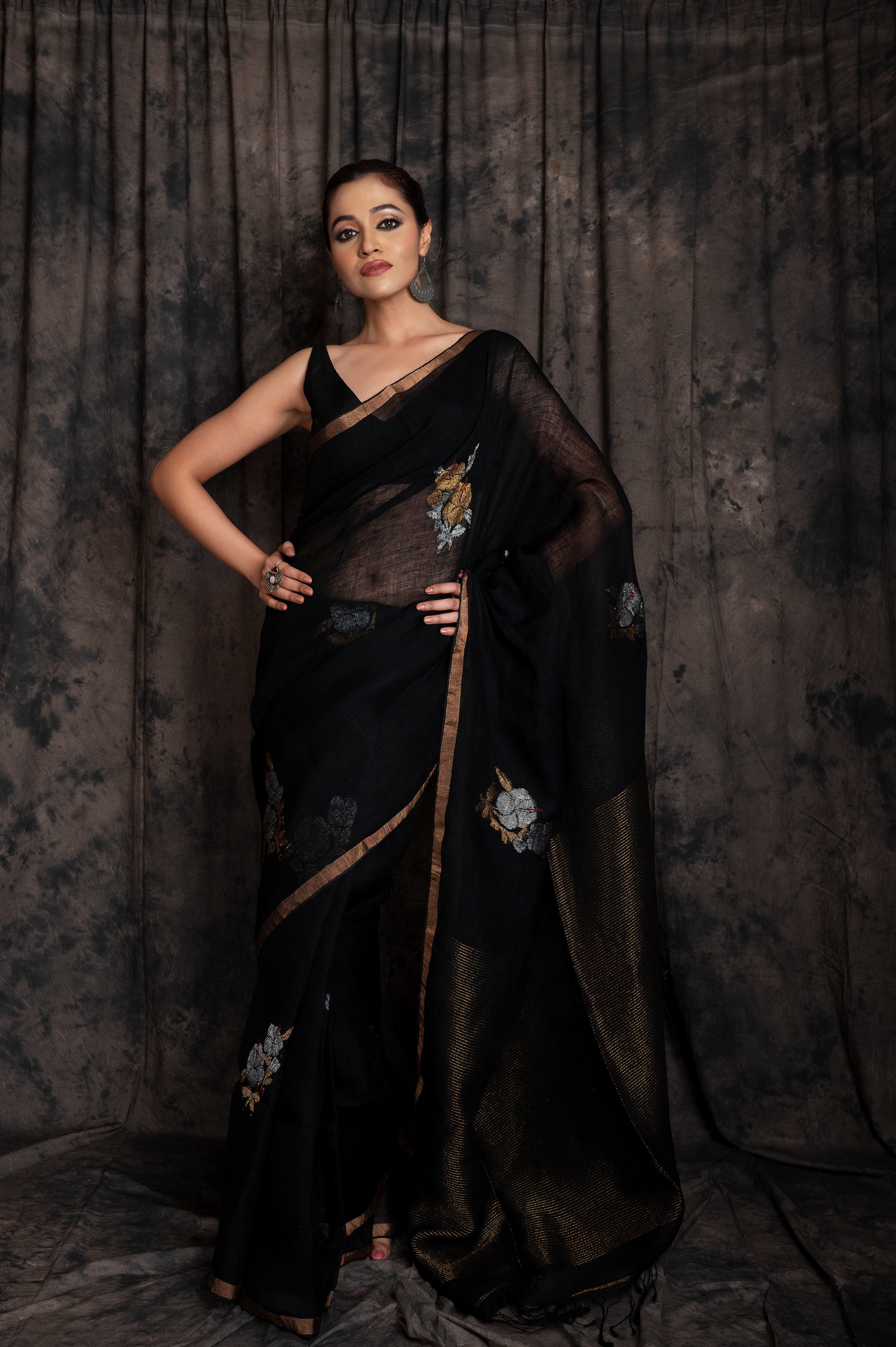 Linen Sliver Zari Joba Jamdani In Black Colour