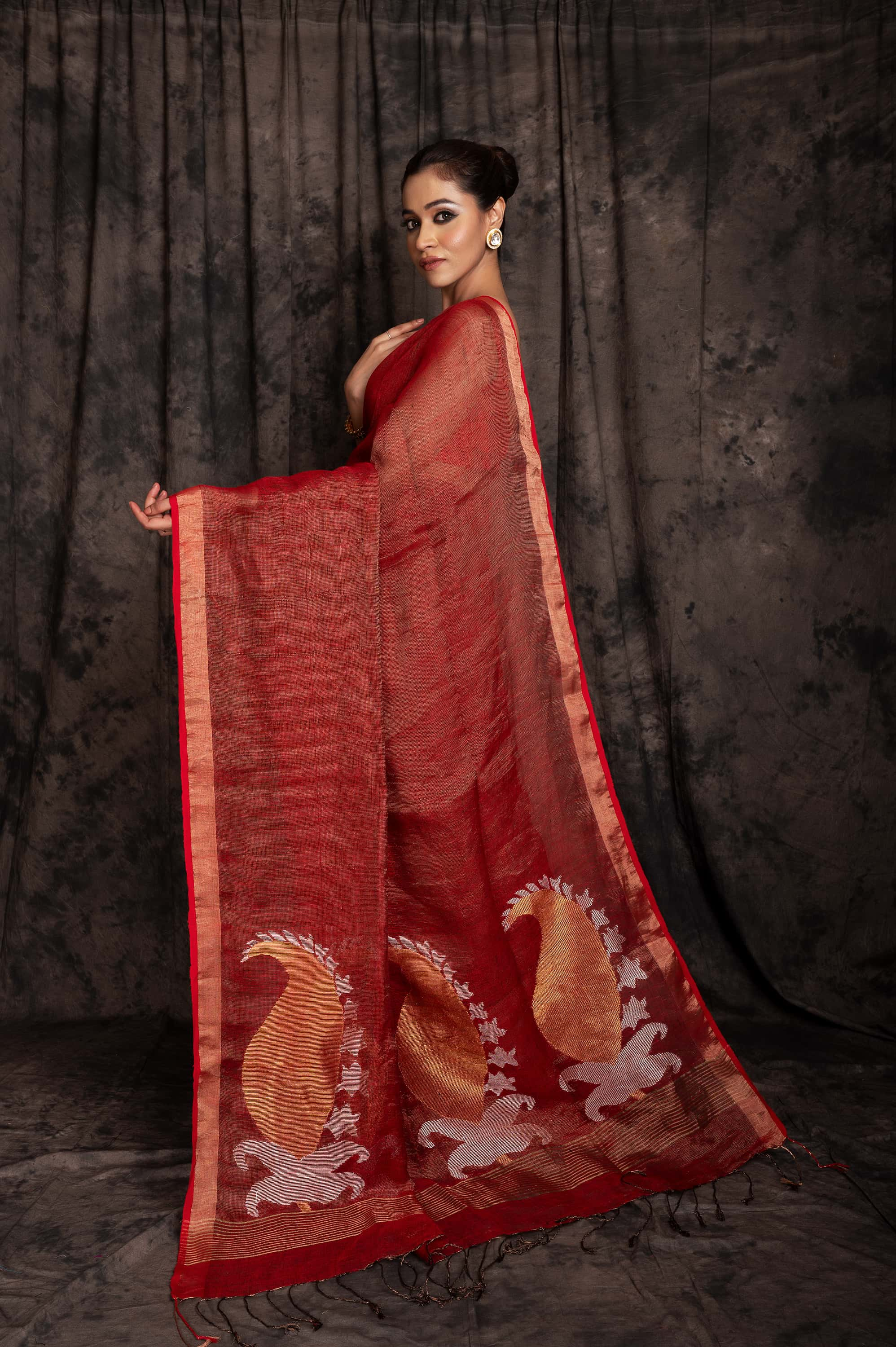 Tissue Linen Pallu Aam  Kolka Jamdani In Red Colour