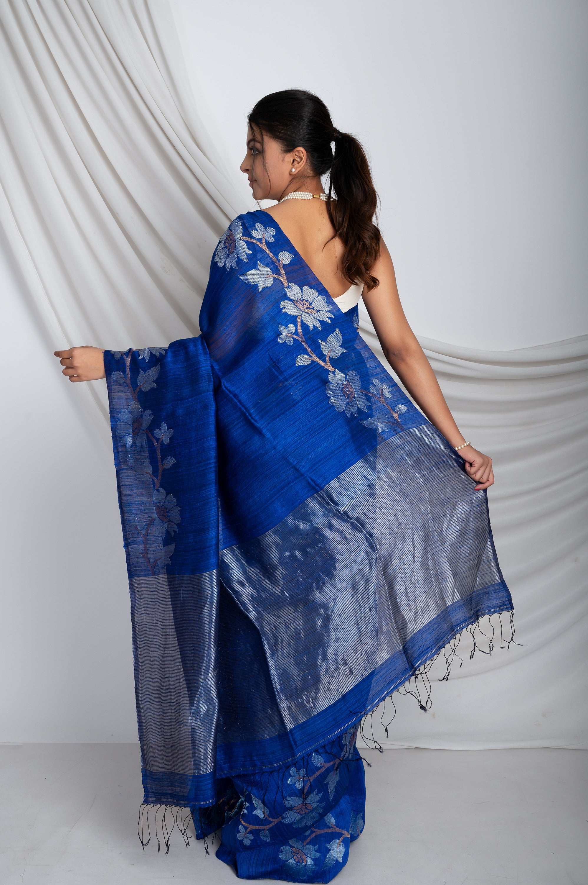 Matka Der Par Sliver Zari  Lata Jamdani Colour In Blue